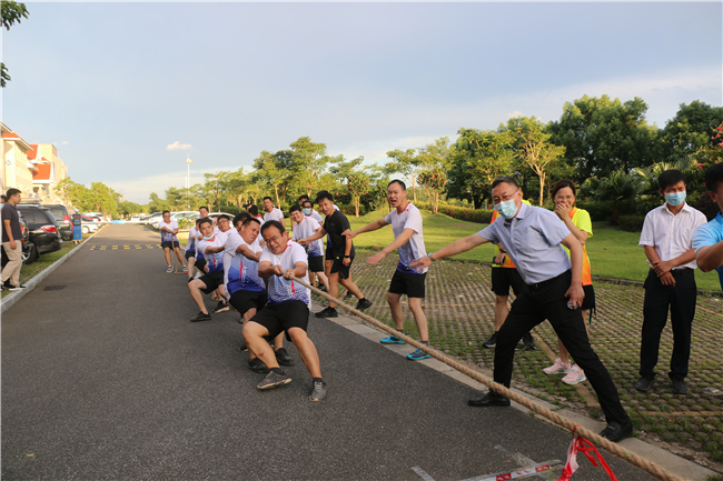 2022年8月，中馬合資公司組織員工參加中馬控股成立五周年運(yùn)動(dòng)會(huì)--拔河比賽